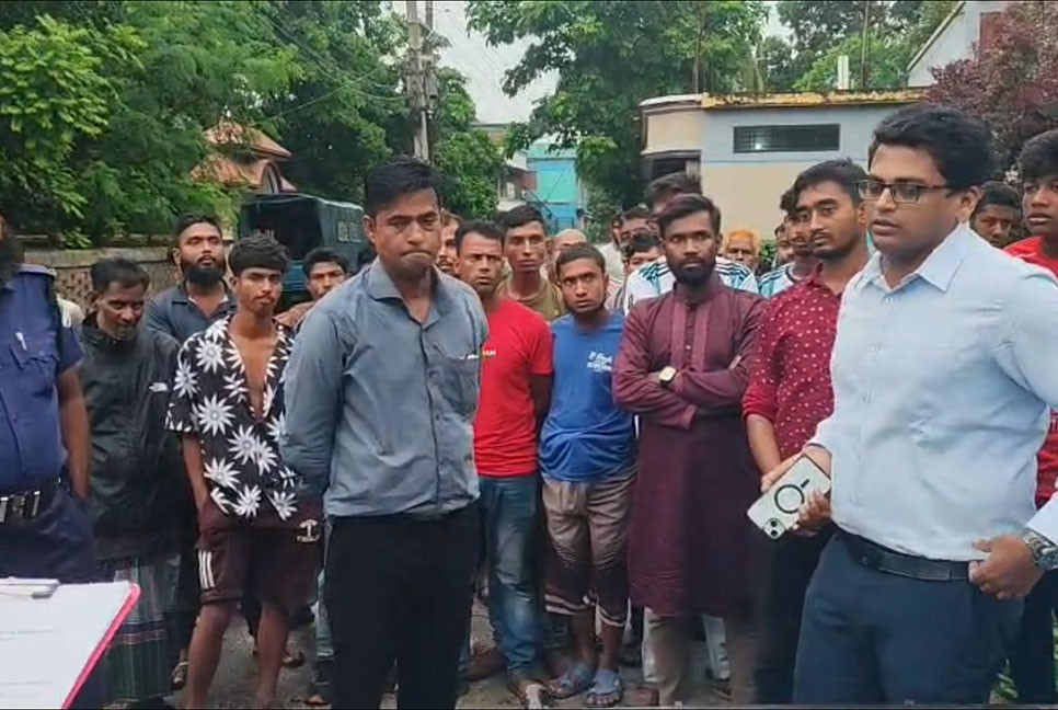 চুয়াডাঙ্গায় ওএমএসের চাল ও আটা জব্দ, ডিলারকে জরিমানা