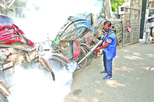 বিপদ বাড়াচ্ছে ডেঙ্গু