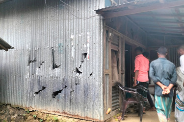 ইটনায় ১ ব্যক্তির মৃত্যুতে হামলা-ভাঙচুর, গ্রামে পুলিশ মোতায়েন