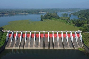 কাপ্তাই লেকে পানি স্বল্পতায় বিদ্যুৎ উৎপাদন ব্যাহত