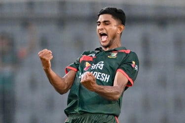 অস্ট্রেলিয়াকে গুঁড়িয়ে ক্যারিয়ারসেরা র‍্যাঙ্কিংয়ে নাহিদ রানা