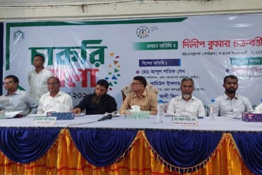 কুষ্টিয়ার চাকরি মেলায় প্রশিক্ষণপ্রাপ্তদের হাতে অন-স্পট নিয়োগপত্র