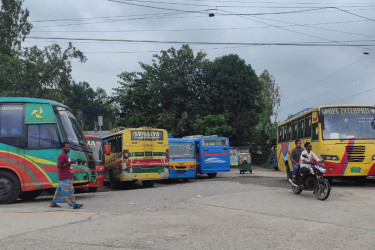 ভূরুঙ্গামারীতে বাসে আগুনের ঘটনায় মামলা, ঢাকা ও কুড়িগ্রামগামী বাস চলাচল বন্ধ