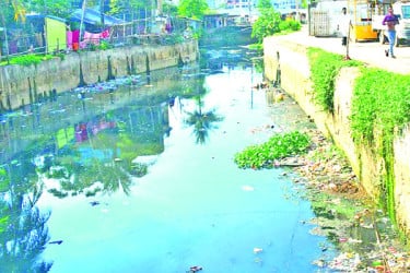 শঙ্কা নিয়ে আসছে বর্ষা