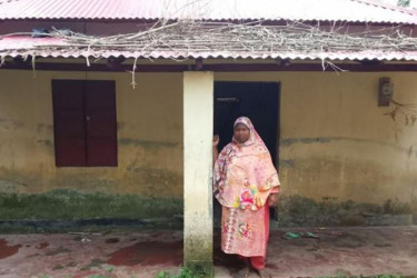 আশ্রয়ণ প্রকল্পের ঘর থেকে প্রতিবন্ধী নারীকে উচ্ছেদের চেষ্টা, থানায় অভিযোগ
