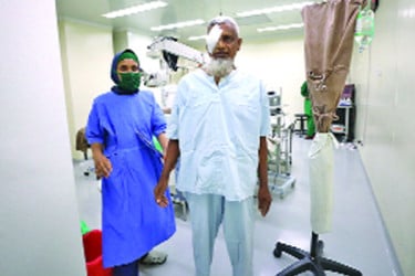 বসুন্ধরা গ্রুপের সহযোগিতায় বিনামূল্যে আরও ১৯ রোগীর চোখের অপারেশন