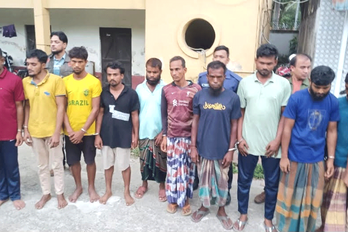 বুড়িচংয়ে পুলিশের গাড়ি ভাঙচুর, গ্রেফতার ১৯