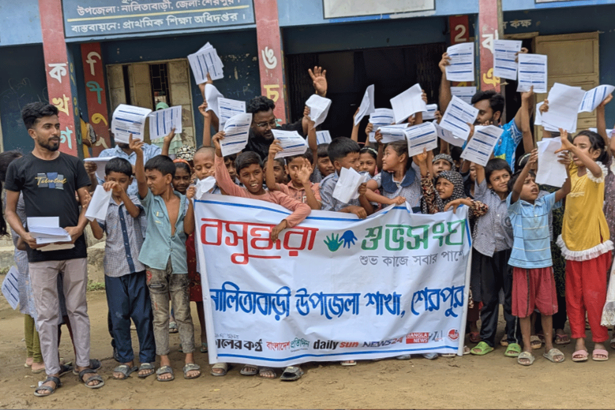 নালিতাবাড়ীতে হাম প্রতিরোধে বসুন্ধরা শুভসংঘের লিফলেট বিতরণ