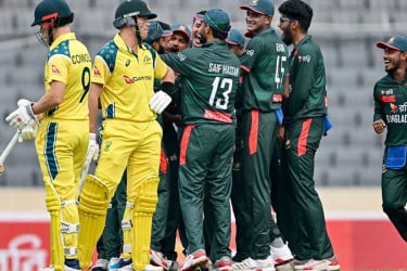 ২৫ রানেই অস্ট্রেলিয়ার নেই ৪ উইকেট, মুস্তাফিজের আগুনে স্পেল