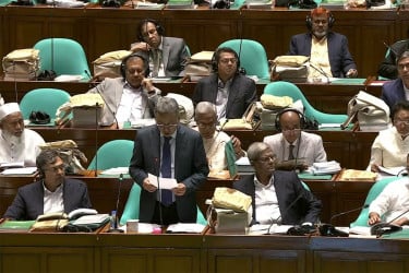 এআই ব্যবহার করে সেবা সহজ করতে ৫০০ কোটি টাকা বরাদ্দ