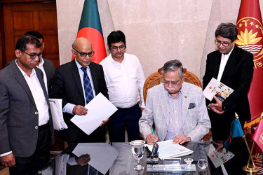 প্রস্তাবিত অর্থবিলে স্বাক্ষর করলেন রাষ্ট্রপতি