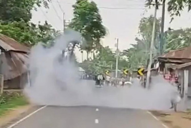 গাইবান্ধায় আধিপত্য নিয়ে দুই গ্রুপের ধাওয়া-পাল্টা ধাওয়া, ককটেল বিস্ফোরণ