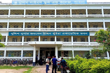 পাবনায় শ্রেণিকক্ষে সিলিং ফ্যান খুলে পড়ে শিক্ষার্থী আহত