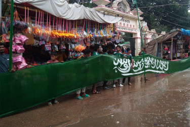দুধ দিয়ে গোসল করে ব্রাজিল ত্যাগ, টানিয়েছেন সৌদি আরবের ৫০০ ফুট লম্বা পতাকা