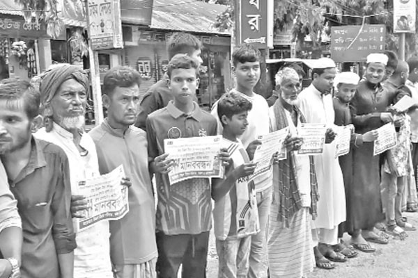 প্রকাশ্যে কুপিয়ে হত্যা, ঘাতকদের গ্রেপ্তার দাবিতে সড়কে মা-সন্তান