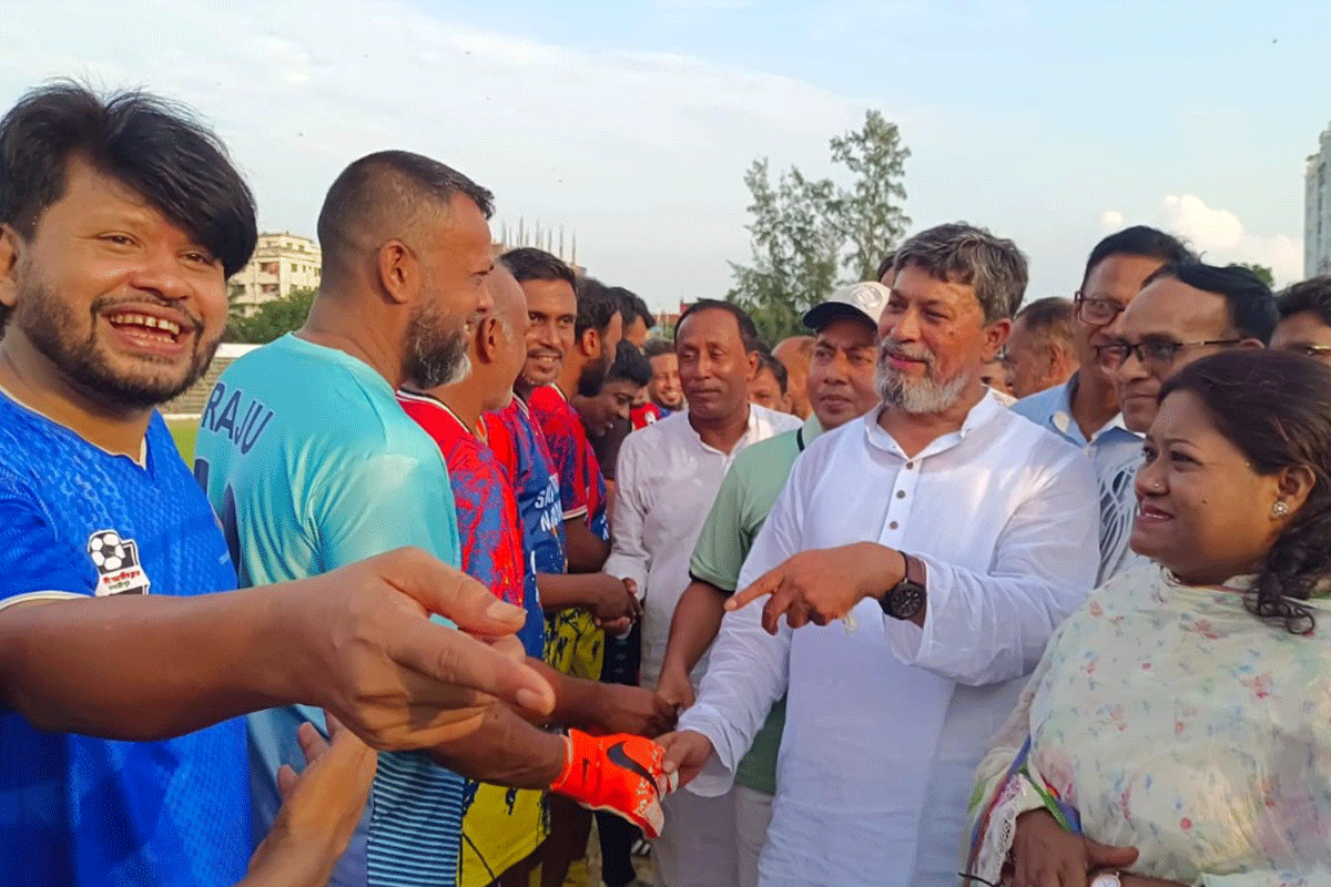 মাদারীপুরে প্রীতি ফুটবল: নারায়ণগঞ্জ সোনালী অতীত ক্লাবের জয়