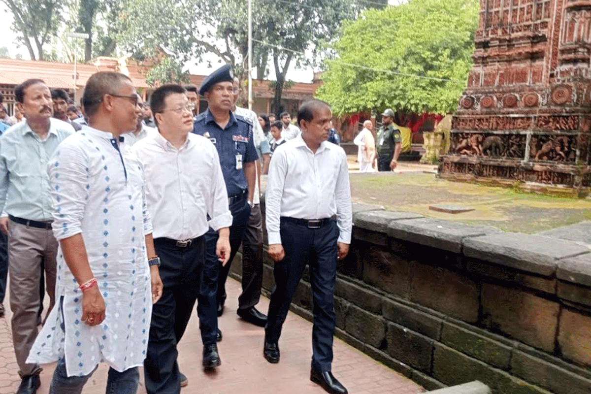 দিনাজপুরের কান্তজীউ মন্দির পরিদর্শনে চীনা রাষ্ট্রদূত