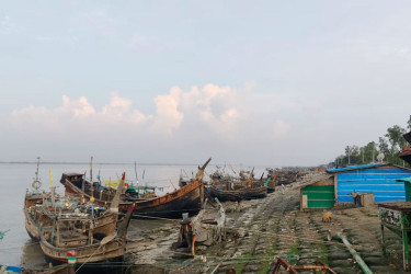 কুতুবদিয়ায়  ৫৮ দিনের নিষেধাজ্ঞা শেষে সাগরে ফিরলেন জেলেরা
