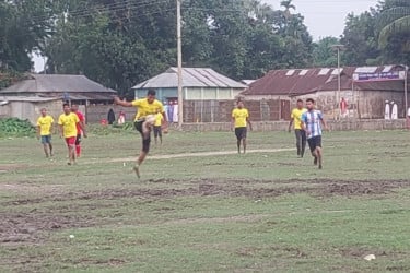 কুড়িগ্রামে প্রীতি ম্যাচে ব্রাজিল সমর্থক পুলিশ দলের জয়