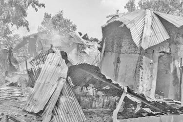 হত্যার প্রতিবাদে আসামিদের বাড়িতে ভাঙচুর ও আগুন
