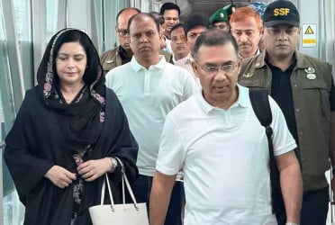 কক্সবাজারের পথে প্রধানমন্ত্রী