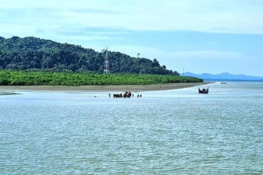 নাফ নদে মাছ ধরতে গিয়ে জেলে নিখোঁজ