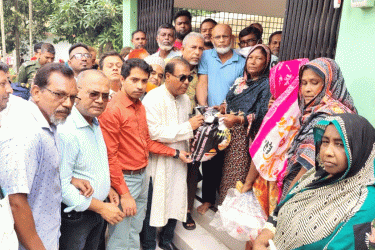 বগুড়ায় জিআর চাল বিতরণ করলেন এমপি রেজাউল করিম