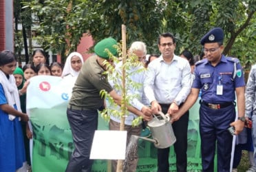 হবিগঞ্জে শিক্ষার্থীদের মাঝে গাছের চারা বিতরণ