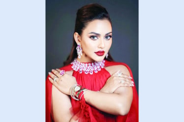 তোপের মুখে নুসরাত ফারিয়া