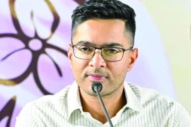 সুমিতকে খুঁজতে অভিষেকের বাড়িতে পুলিশি অভিযান