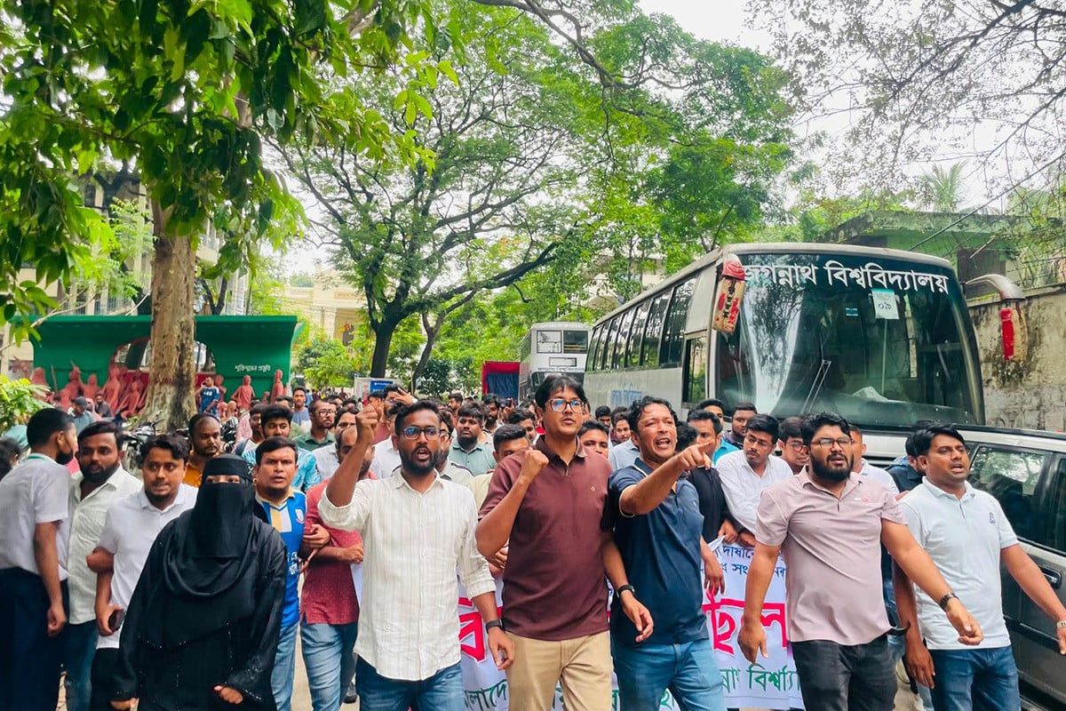 শিবিরের বিরুদ্ধে গুম-অপহরণের নাটক সাজানোর অভিযোগে জবি ছাত্রদলের বিক্ষোভ