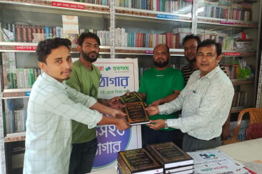 কাপাসিয়ায় বসুন্ধরা শুভসংঘ পাঠাগারে ইসলামী বই-কোরআন শরীফ উপহার