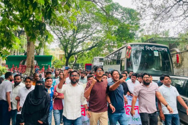 শিবিরের বিরুদ্ধে গুম-অপহরণের নাটক সাজানোর অভিযোগে জবি ছাত্রদলের বিক্ষোভ