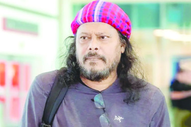 দুই মাসের ইউরোপ ট্যুরে জেমস