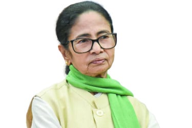 কঠিন চ্যালেঞ্জে মমতা, তৃণমূলের সংকট কাটছে না