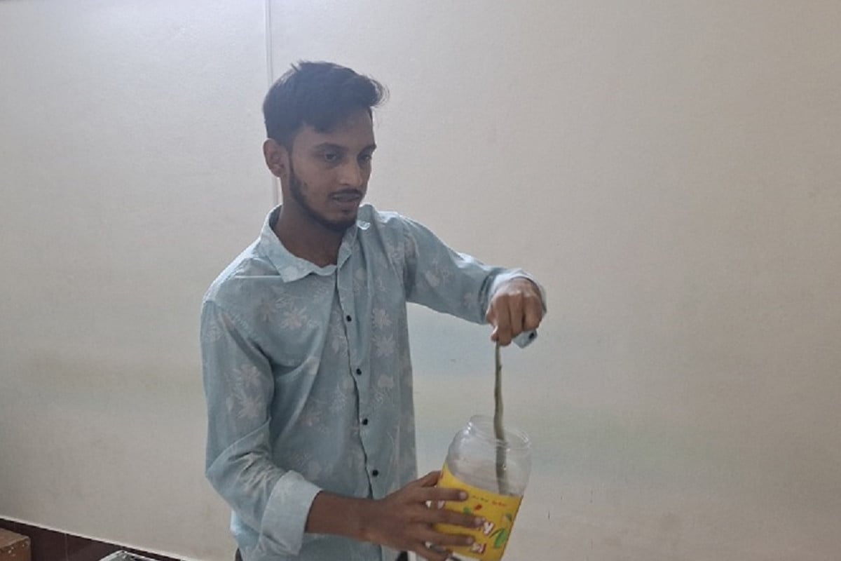 ক্লিনিকের এসির ভেতর থেকে সাপ উদ্ধার