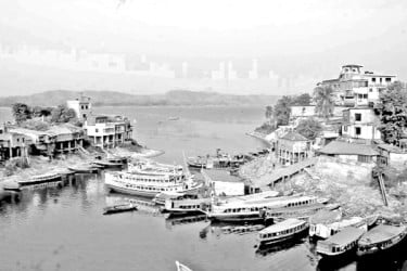 খড়ায় পুড়ছে রাঙামাটি