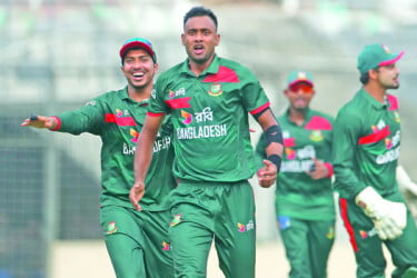 শরিফুলের ৬ উইকেটের পরও টাইগারদের শ্বাসরুদ্ধকর হার