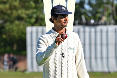 ৯ উইকেটে স্বপ্নময় কাউন্টি অভিষেক হাসান মাহমুদের
