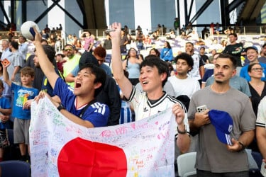 ‘উড়ে যাওয়া পাখি কোনো দাগ রাখে না’:  জাপানিদের স্টেডিয়াম পরিষ্কার করার গোপন রহস্য