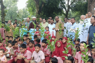 গোবিন্দগঞ্জে বৃক্ষরোপণ ও চারা বিতরণ কর্মসূচি পালন