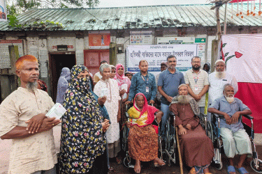 প্রতিবন্ধী ব্যক্তিদের মাঝে সহায়ক উপকরণ বিতরণ