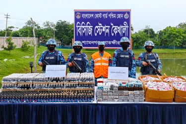 শ্যামনগরে ৩৩ লাখ টাকার ফেনসিডিল ও ভারতীয় ওষুধ জব্দ
