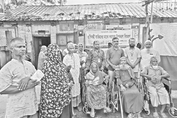 সহায়ক উপকরণ পেলেন প্রতিবন্ধীরা