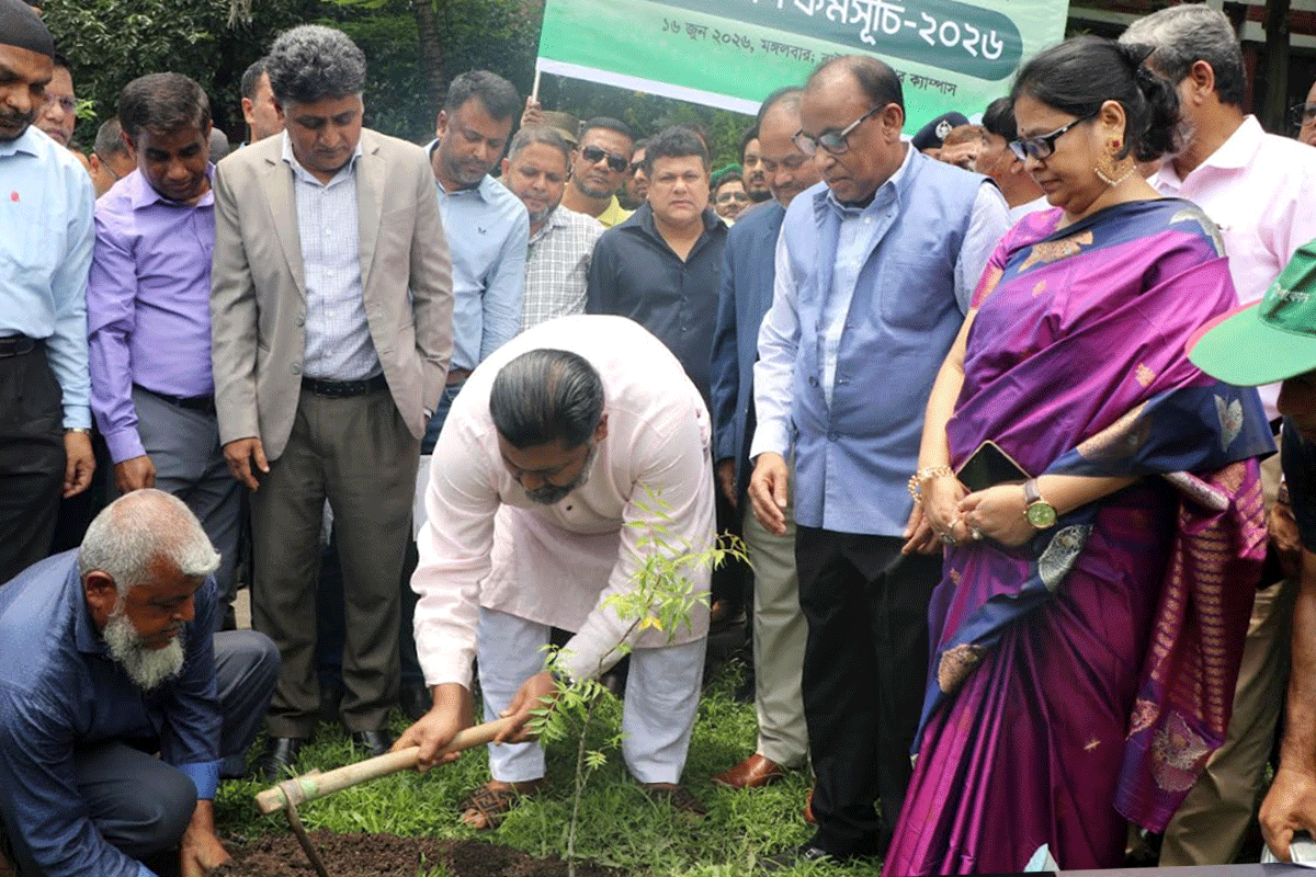 সবুজ ক্যাম্পাস গড়তে বাউবিতে বৃক্ষরোপণ কর্মসূচি শুরু