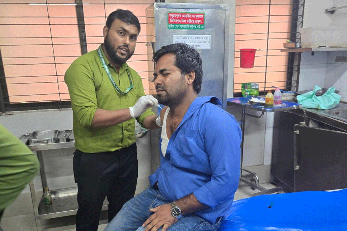 কক্সবাজারে সন্ত্রাসী হামলায় বাংলাদেশ প্রতিদিনের সাংবাদিক আহত, উপযুক্ত শাস্তি দাবি