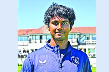 কাউন্টি অভিষেকে হাসান মাহমুদের ৯ উইকেট