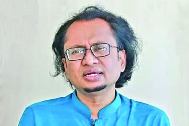 প্রধানমন্ত্রীর উপদেষ্টাকে দিল্লি প্রবেশে বাধায় তোলপাড়