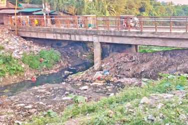 নরসুন্দা নদী এখন ময়লার ভাগাড়
