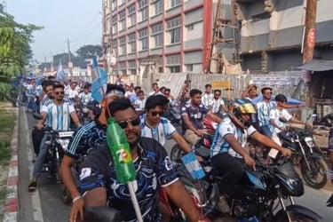 গাইবান্ধায় আর্জেন্টিনার সমর্থকদের মোটরসাইকেল শোভাযাত্রা